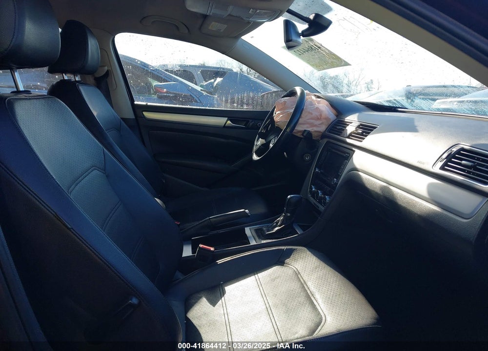 2012 VOLKSWAGEN PASSAT VIN: 1VWBP7A33CC035671
