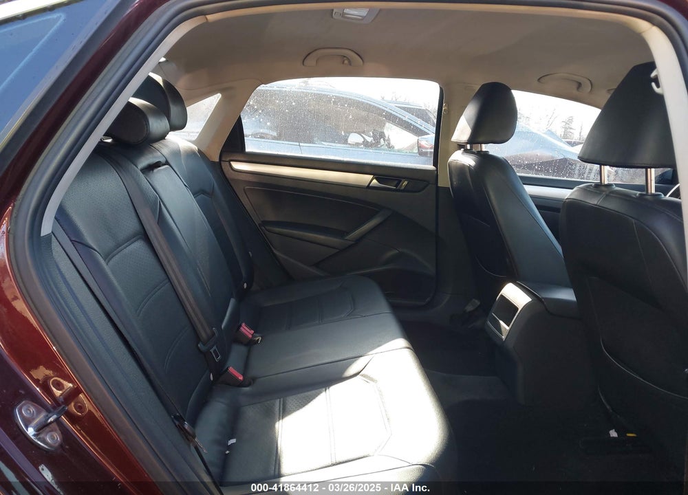 2012 VOLKSWAGEN PASSAT VIN: 1VWBP7A33CC035671