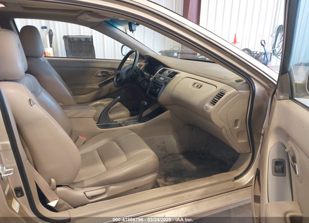 2001 HONDA ACCORD 3.0 EX VIN: 1HGCG225X1A015003