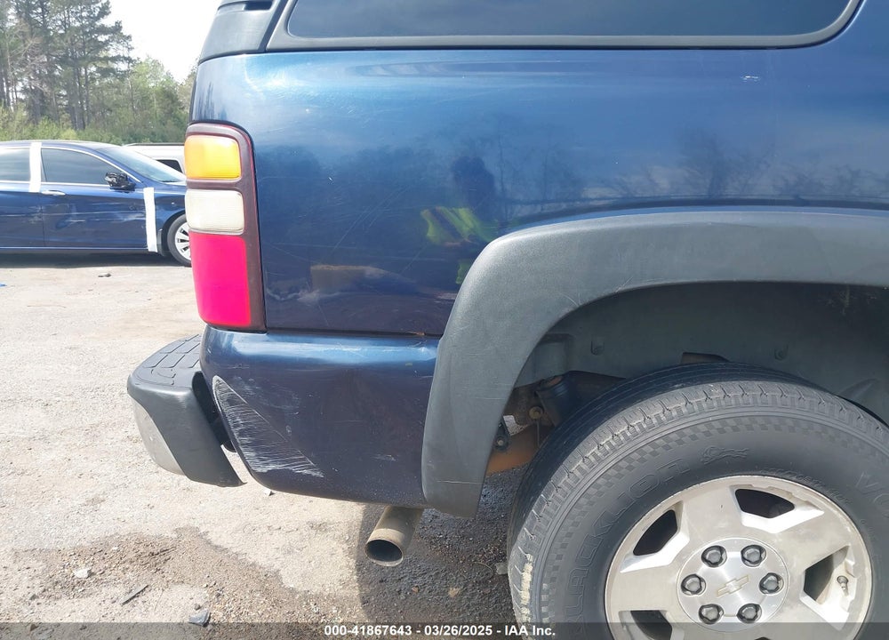 2004 CHEVROLET TAHOE LS VIN: 1GNEC13Z84R209220