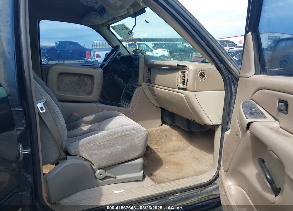 2004 CHEVROLET TAHOE LS VIN: 1GNEC13Z84R209220