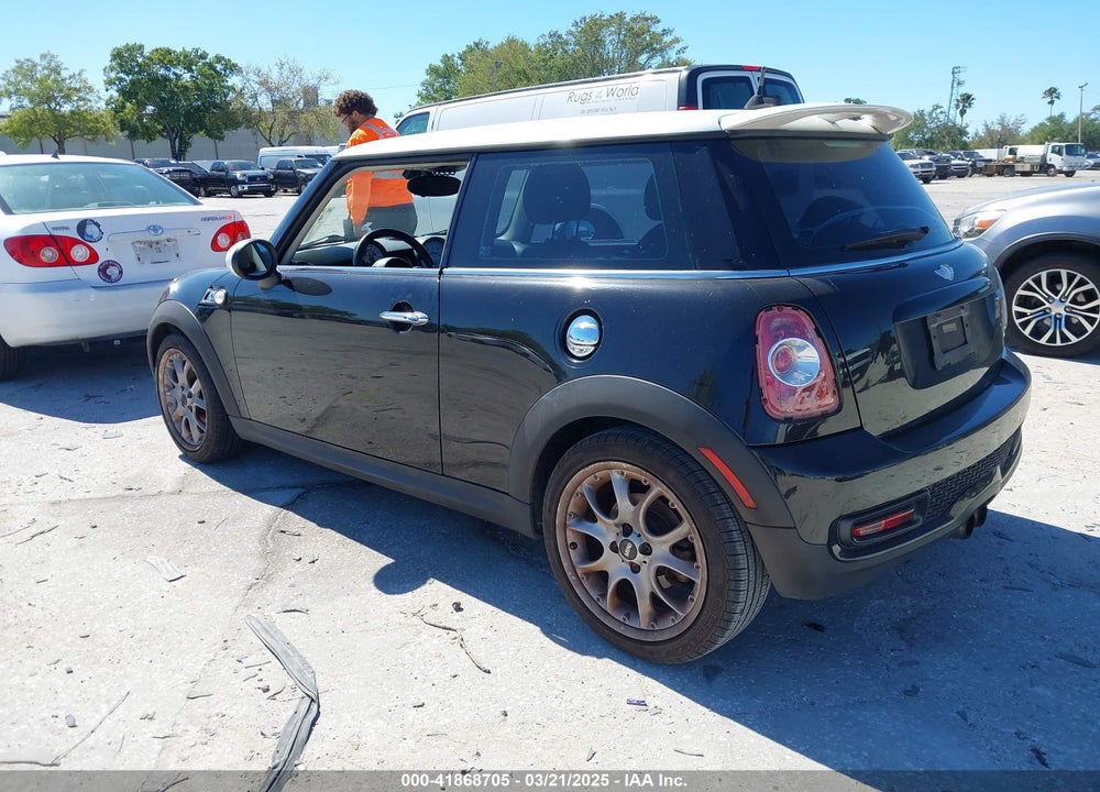 2011 MINI COOPER VIN: WMWSV3C5XBTY22399