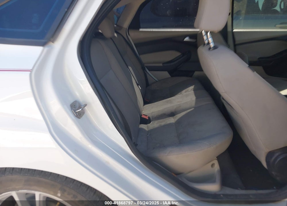 2015 FORD FOCUS VIN: 1FADP3F22FL232328