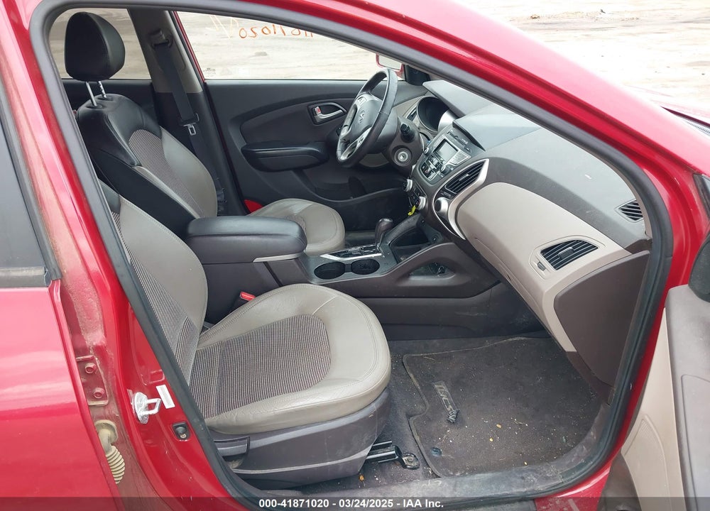 2013 HYUNDAI TUCSON VIN: KM8JUCAC1DU604458