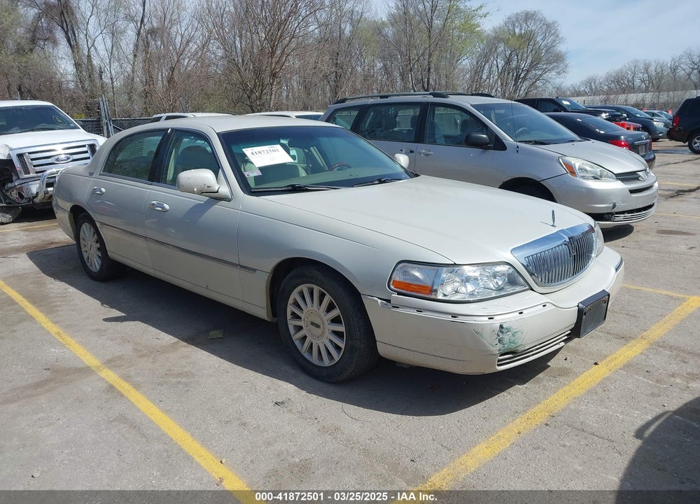 2005 LINCOLN TOWN CAR SIGNATURE LIMITED VIN: 1LNHM82W15Y664058