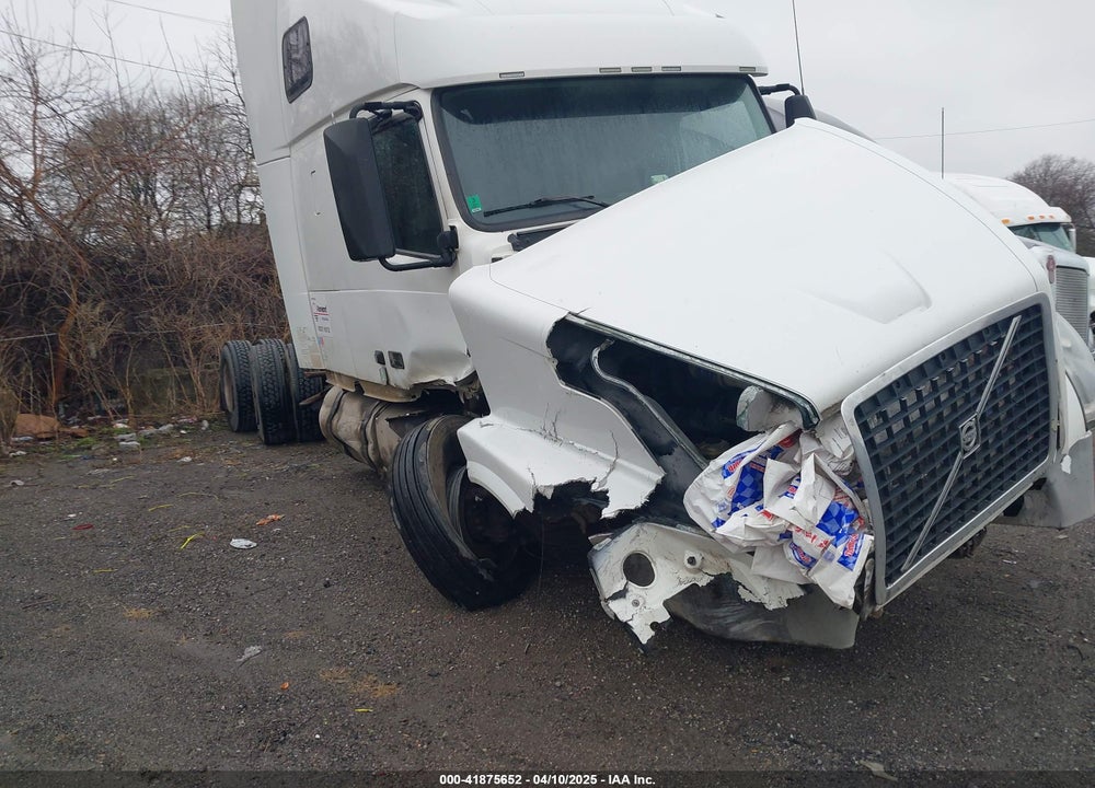 2013 VOLVO VN VNL VIN: 4V4NC9EJ8DN564107