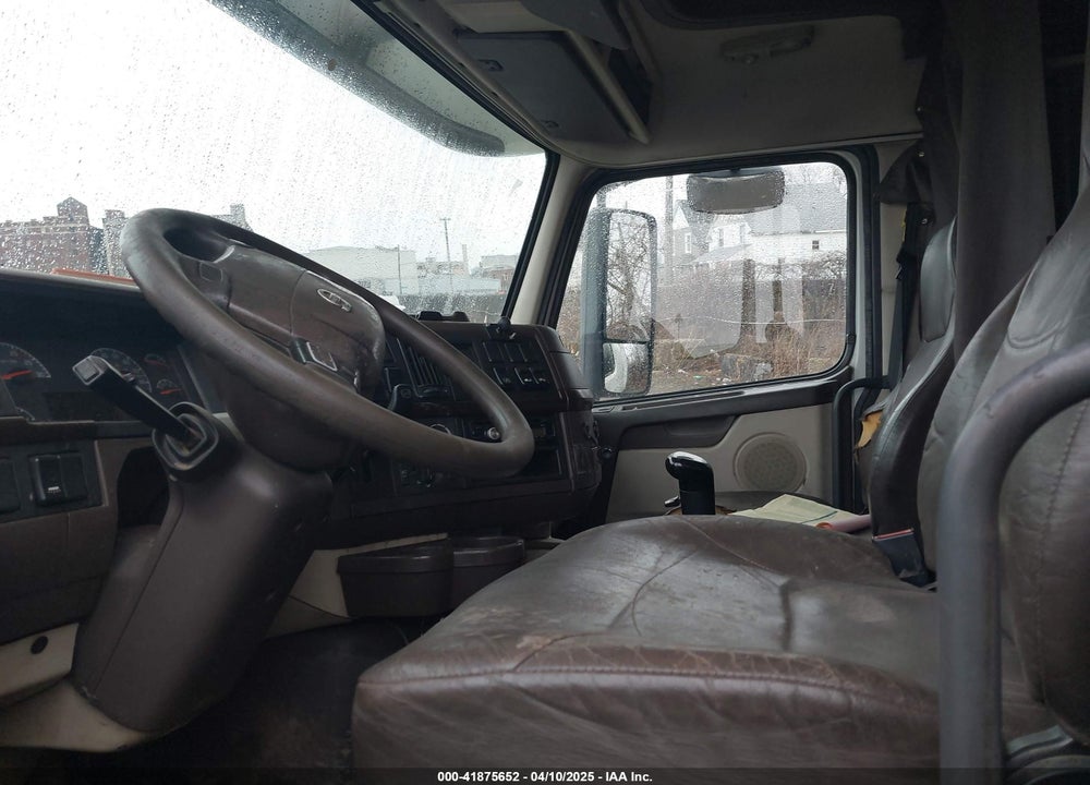 2013 VOLVO VN VNL VIN: 4V4NC9EJ8DN564107