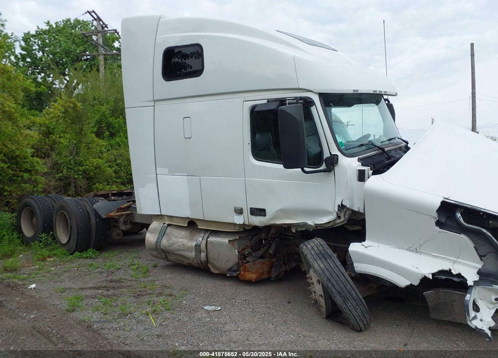 2013 VOLVO VN VNL VIN: 4V4NC9EJ8DN564107