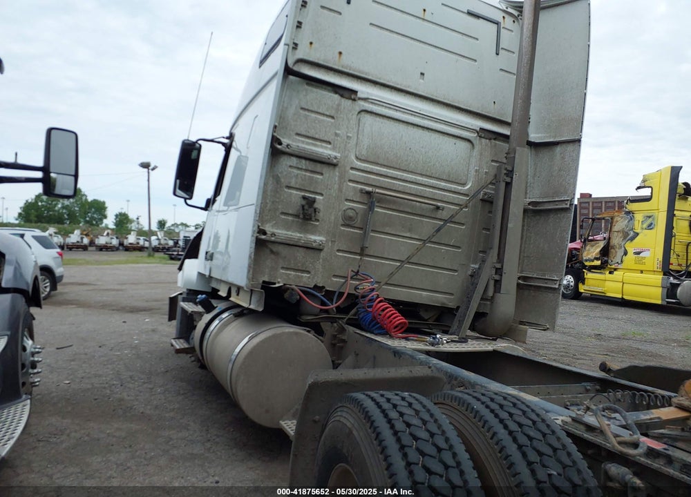 2013 VOLVO VN VNL VIN: 4V4NC9EJ8DN564107