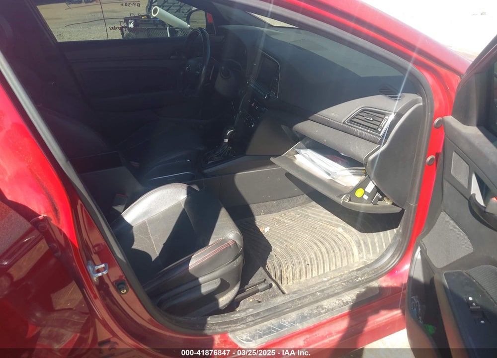 2017 HYUNDAI ELANTRA VIN: KMHD04LB4HU358434