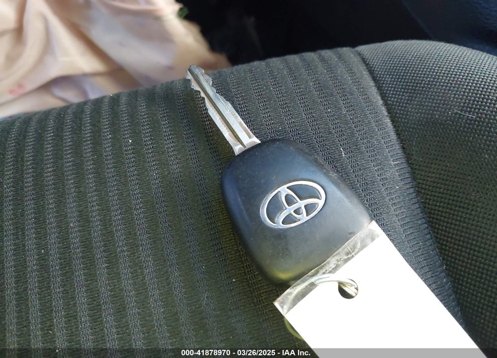 2017 TOYOTA RAV4 VIN: 2T3BFREV1HW607984