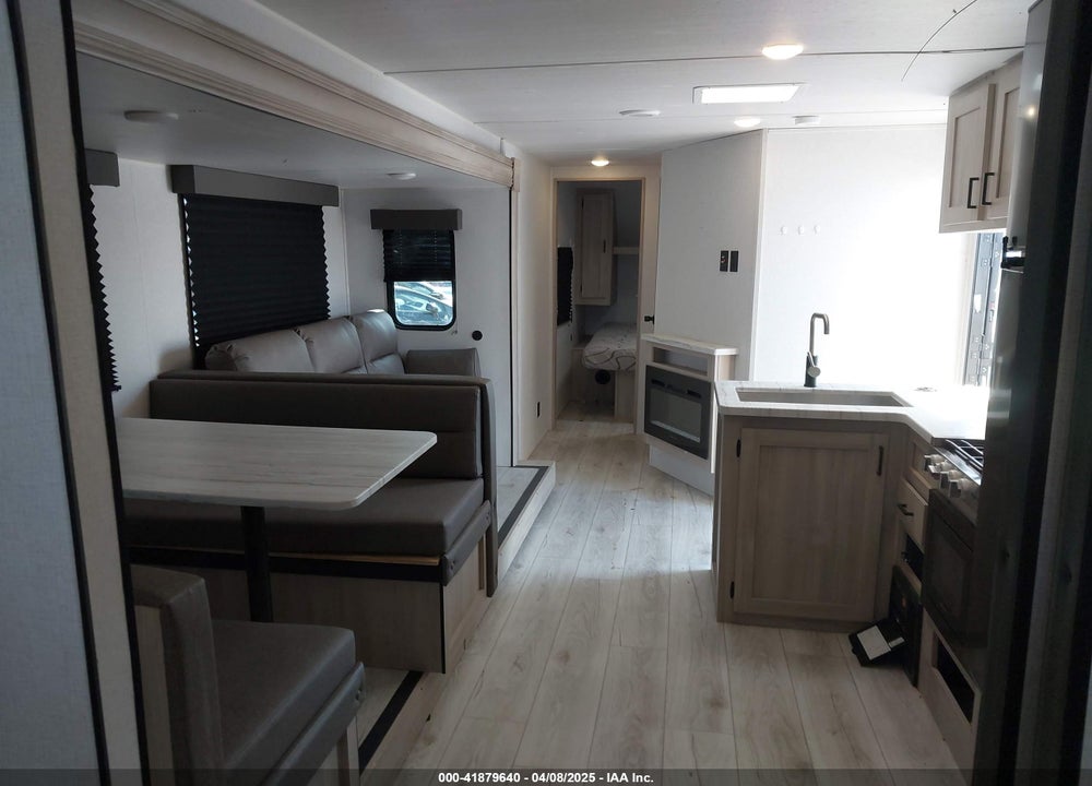 2024 EAST TO WEST 3250QB VIN: 5ZT2SKYB3R9014227