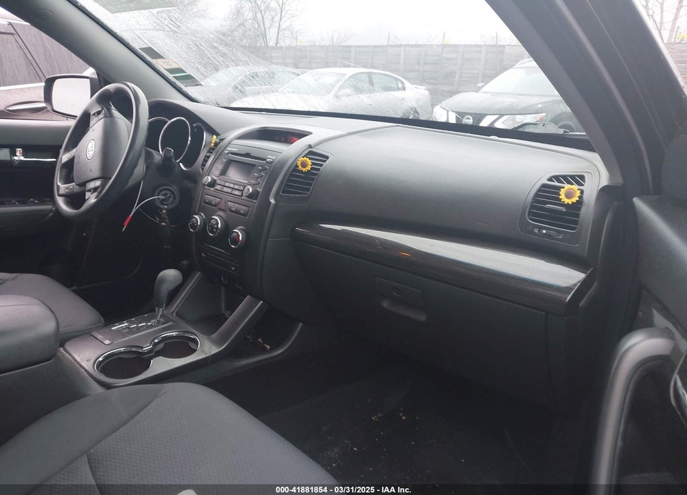 2011 KIA SORENTO VIN: 5XYKTCA14BG141563