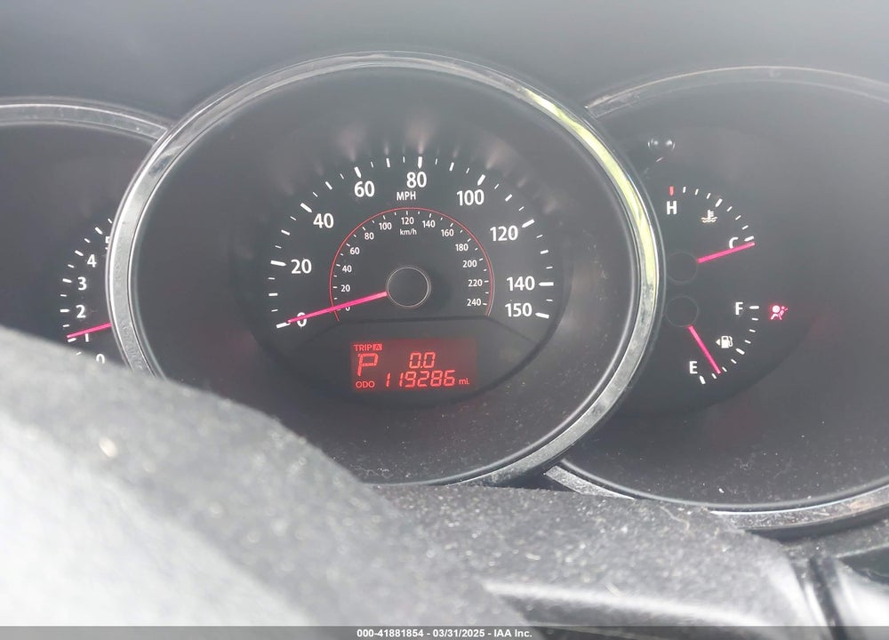 2011 KIA SORENTO VIN: 5XYKTCA14BG141563