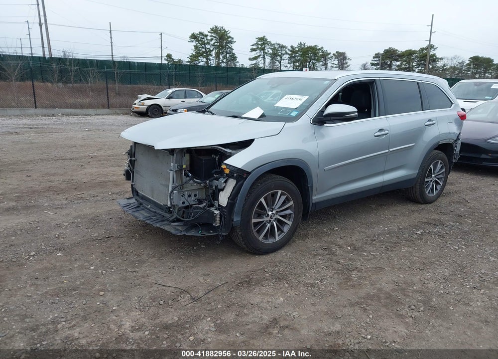 2019 TOYOTA HIGHLANDER XLE VIN: 5TDJZRFH8KS727883