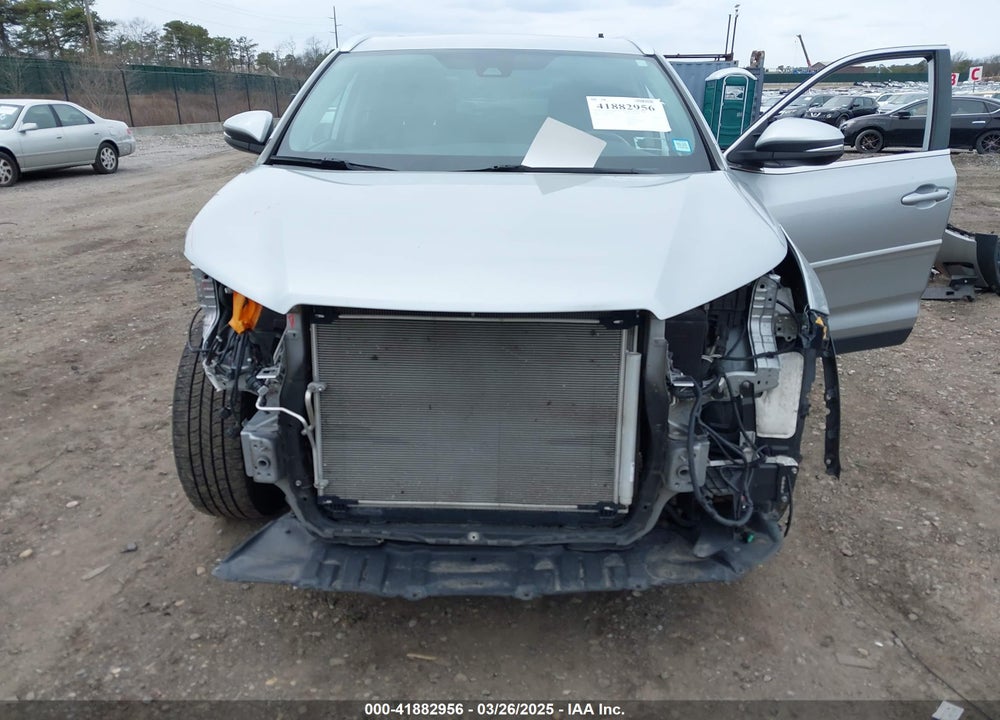 2019 TOYOTA HIGHLANDER XLE VIN: 5TDJZRFH8KS727883