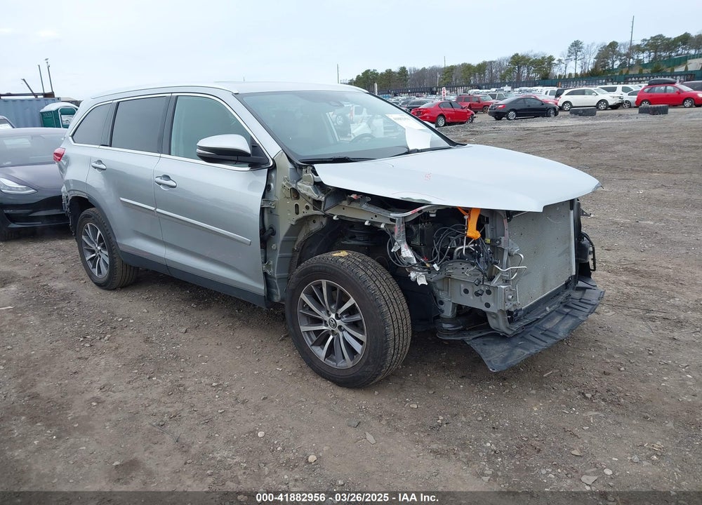 2019 TOYOTA HIGHLANDER XLE VIN: 5TDJZRFH8KS727883