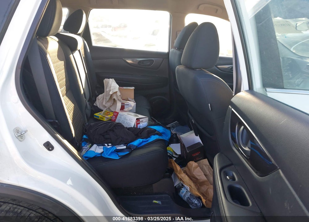2019 NISSAN ROGUE S VIN: 5N1AT2MT0KC719032