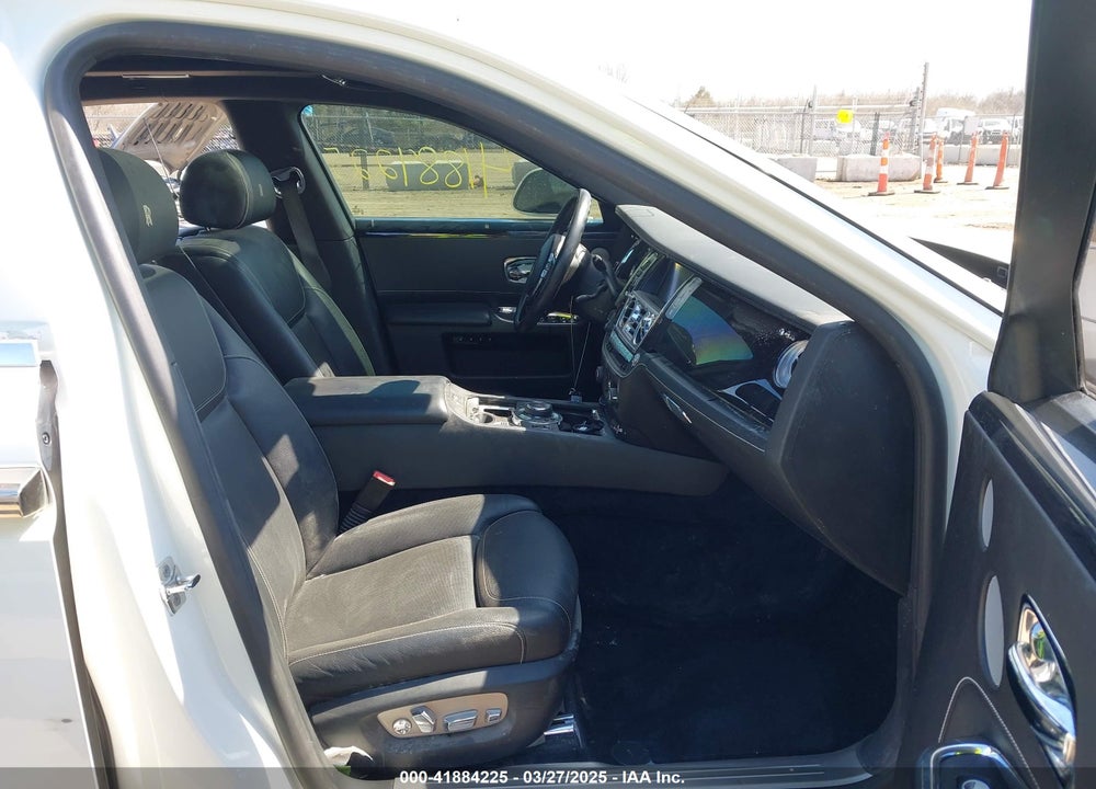 2015 ROLLS-ROYCE GHOST VIN: SCA664S50FUX53044
