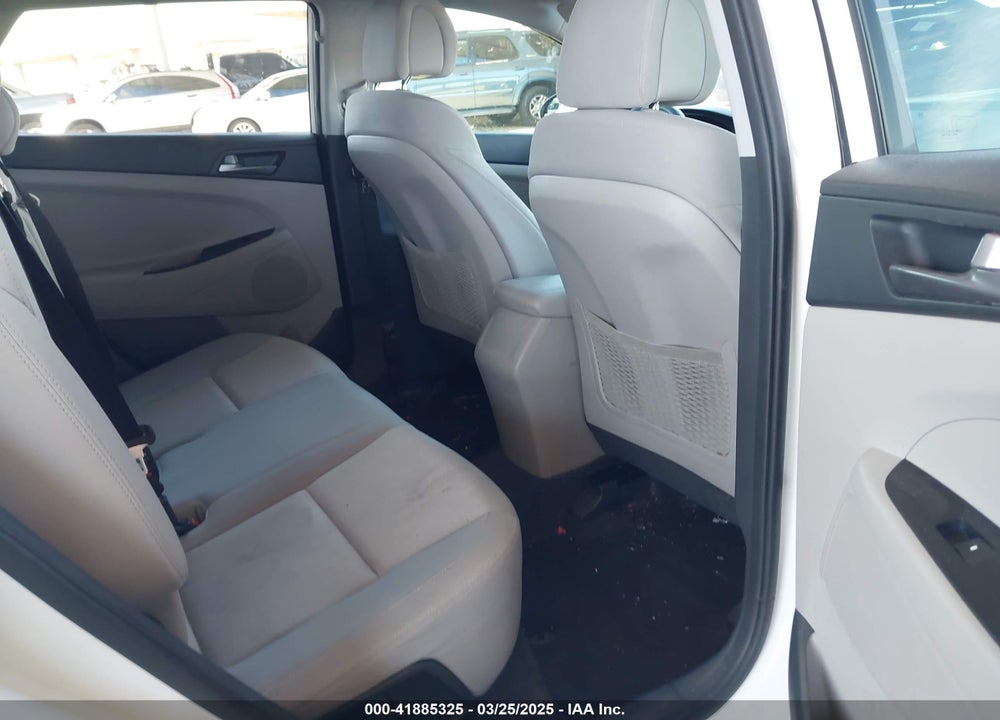 2017 HYUNDAI TUCSON VIN: KM8J23A44HU484577