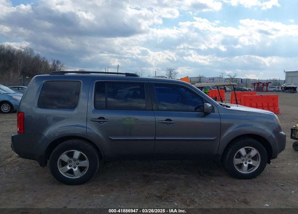 2011 HONDA PILOT VIN: 5FNYF4H56BB076562