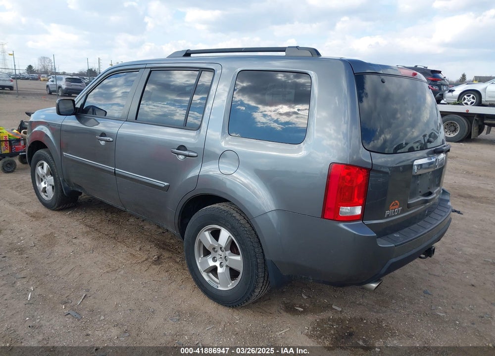 2011 HONDA PILOT VIN: 5FNYF4H56BB076562