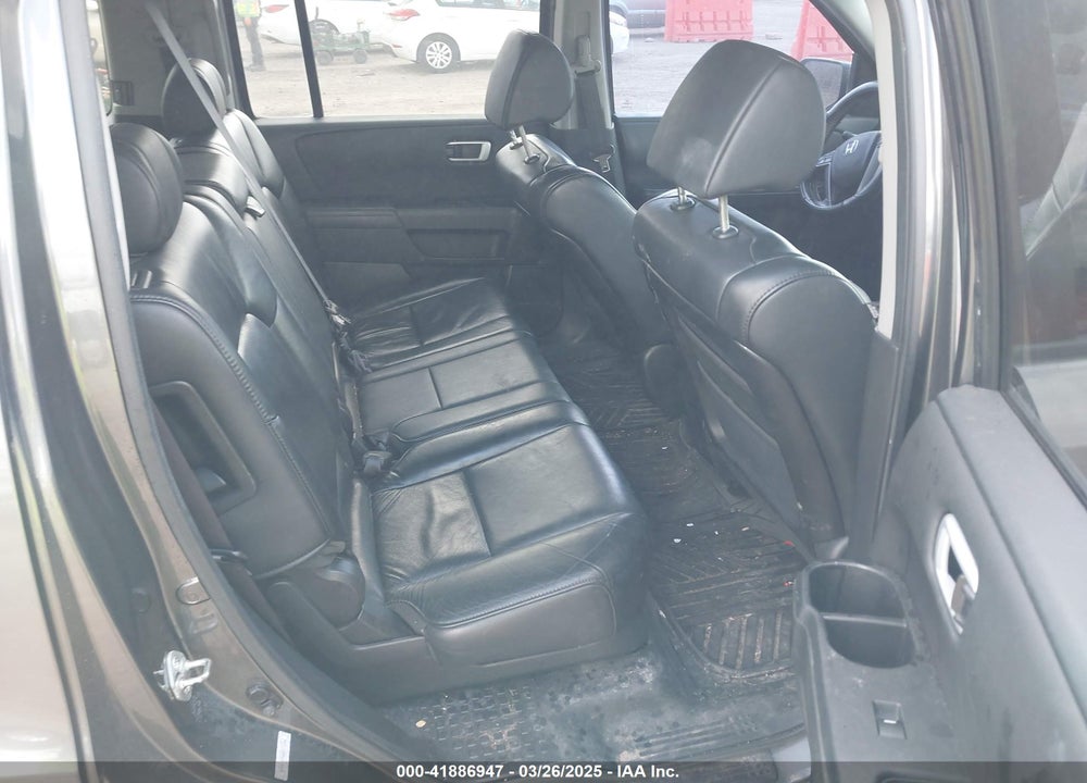 2011 HONDA PILOT VIN: 5FNYF4H56BB076562