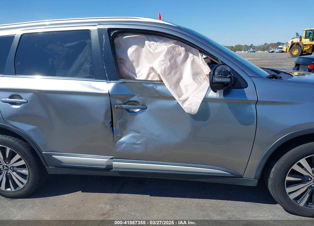 2019 MITSUBISHI OUTLANDER VIN: JA4AZ3A33KZ040702
