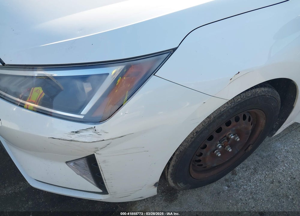 2019 HYUNDAI ELANTRA VIN: 5NPD74LF3KH476088