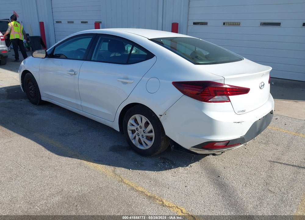 2019 HYUNDAI ELANTRA VIN: 5NPD74LF3KH476088