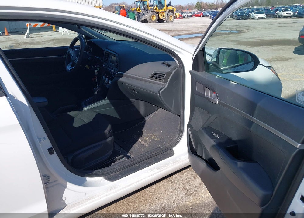 2019 HYUNDAI ELANTRA VIN: 5NPD74LF3KH476088