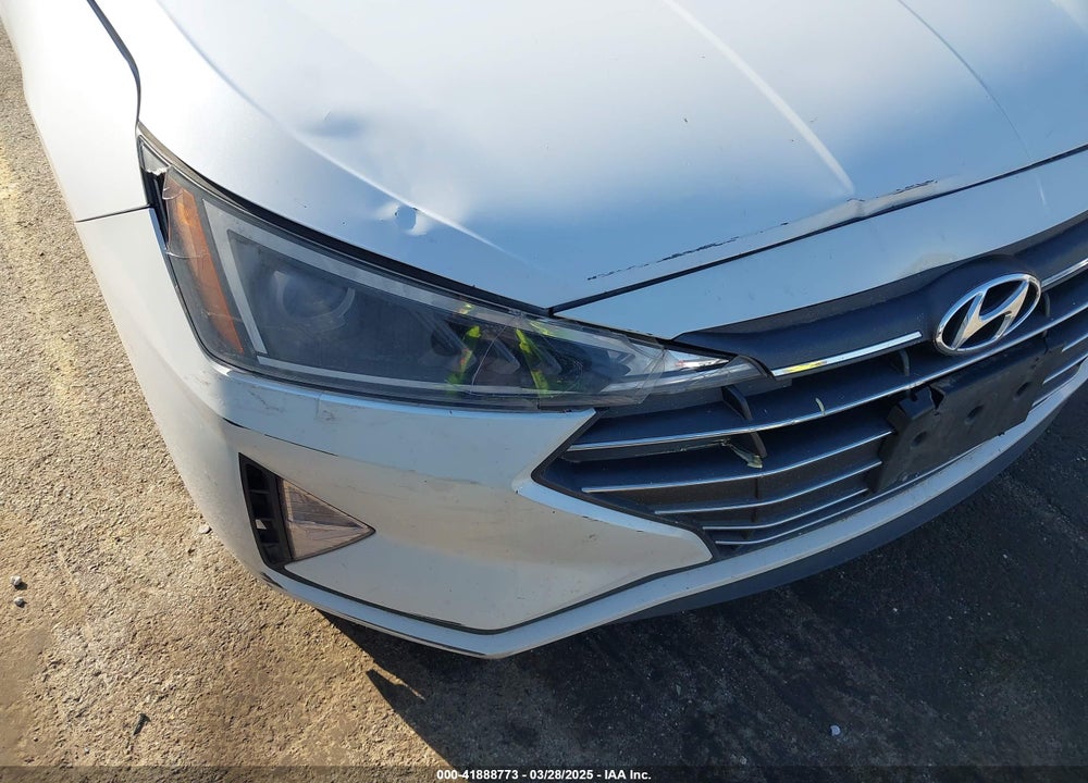2019 HYUNDAI ELANTRA VIN: 5NPD74LF3KH476088