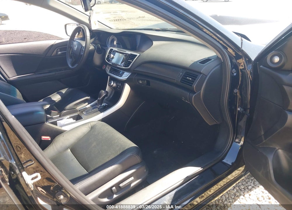 2013 HONDA ACCORD VIN: 1HGCR2F83DA183925