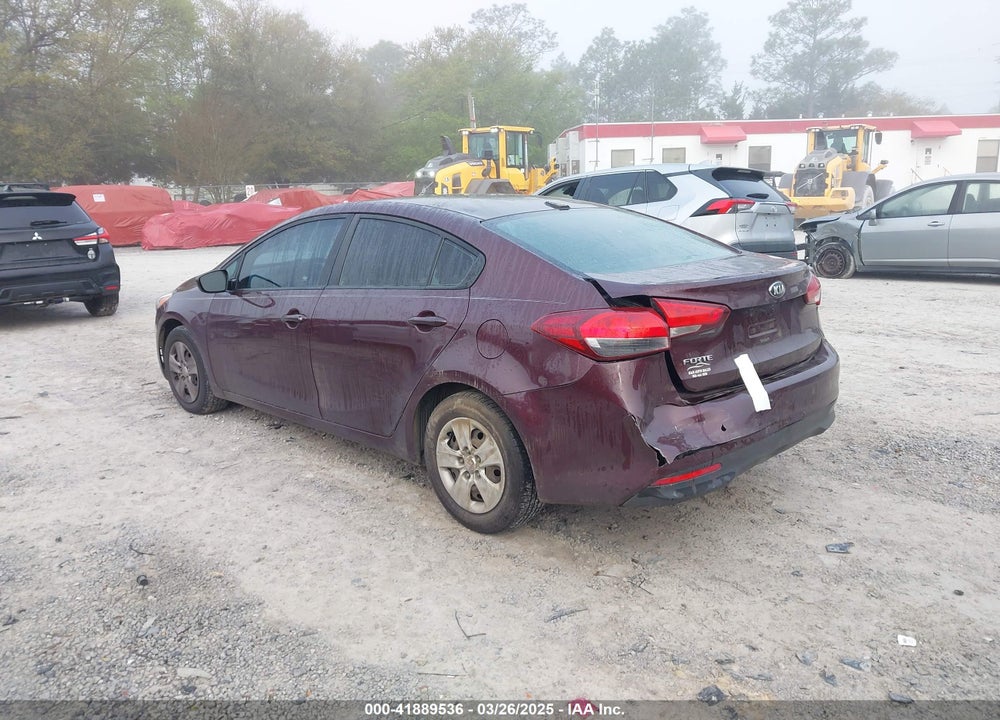 2017 KIA FORTE VIN: 3KPFK4A7XHE118082