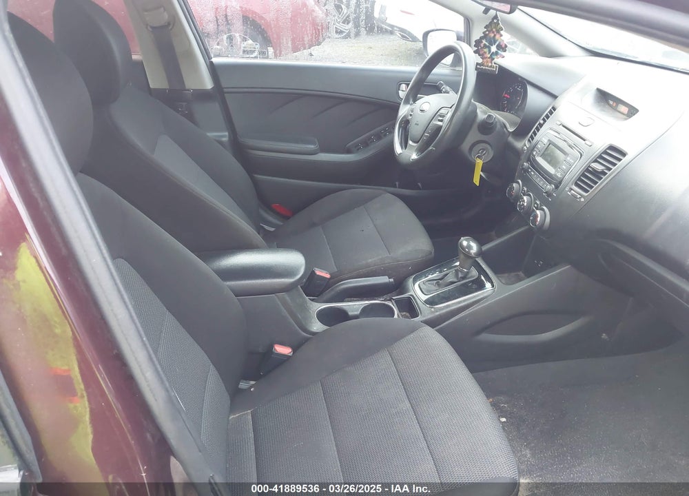 2017 KIA FORTE VIN: 3KPFK4A7XHE118082