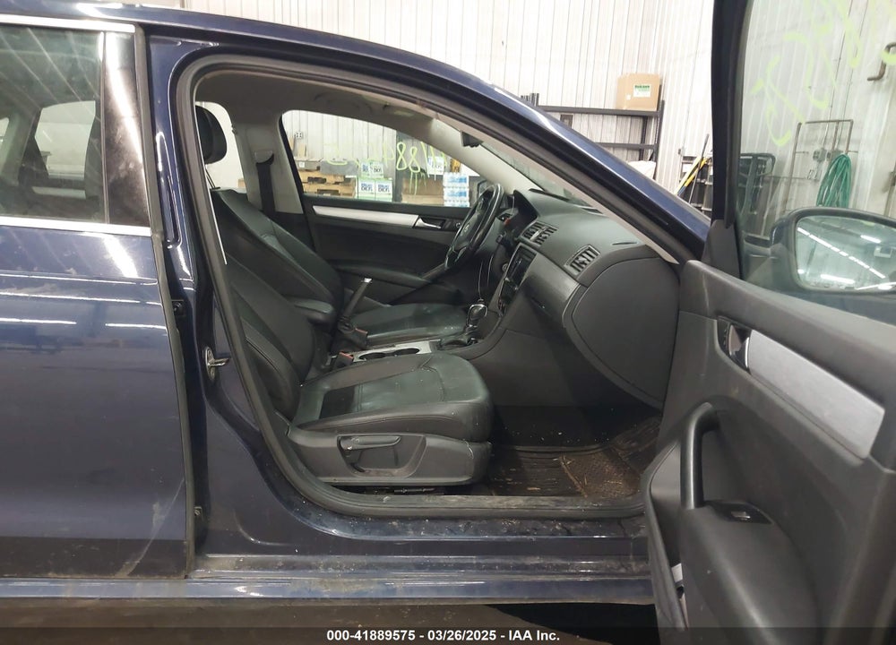 2013 VOLKSWAGEN PASSAT VIN: 1VWBH7A32DC020111