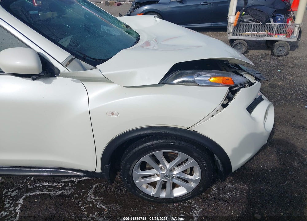 2011 NISSAN JUKE VIN: JN8AF5MV9BT025393