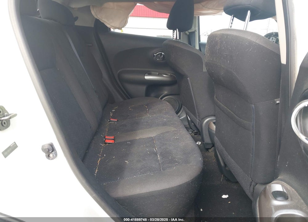 2011 NISSAN JUKE VIN: JN8AF5MV9BT025393