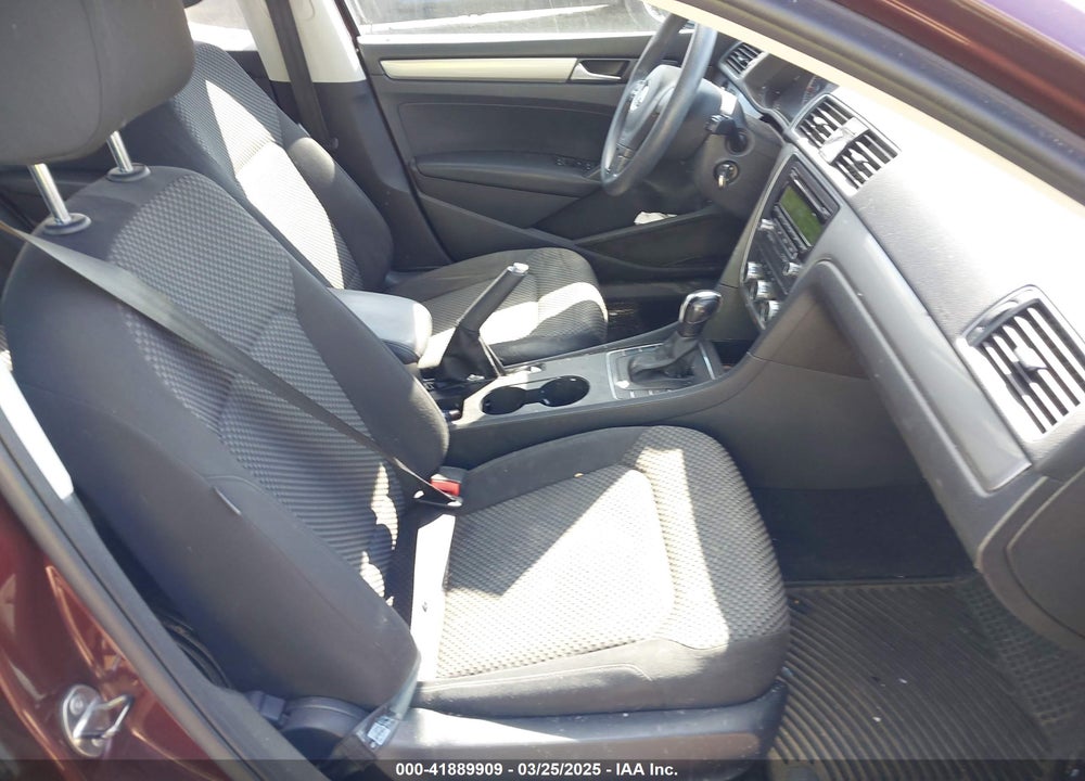 2012 VOLKSWAGEN PASSAT VIN: 1VWAP7A33CC010247