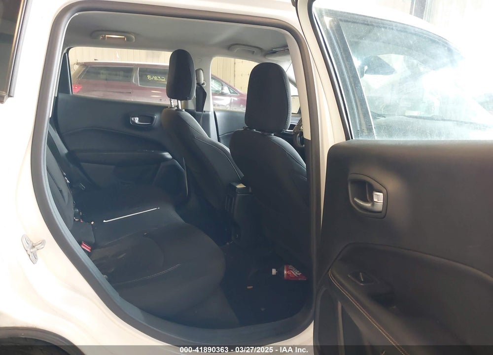 2018 JEEP COMPASS VIN: 3C4NJCAB4JT318163