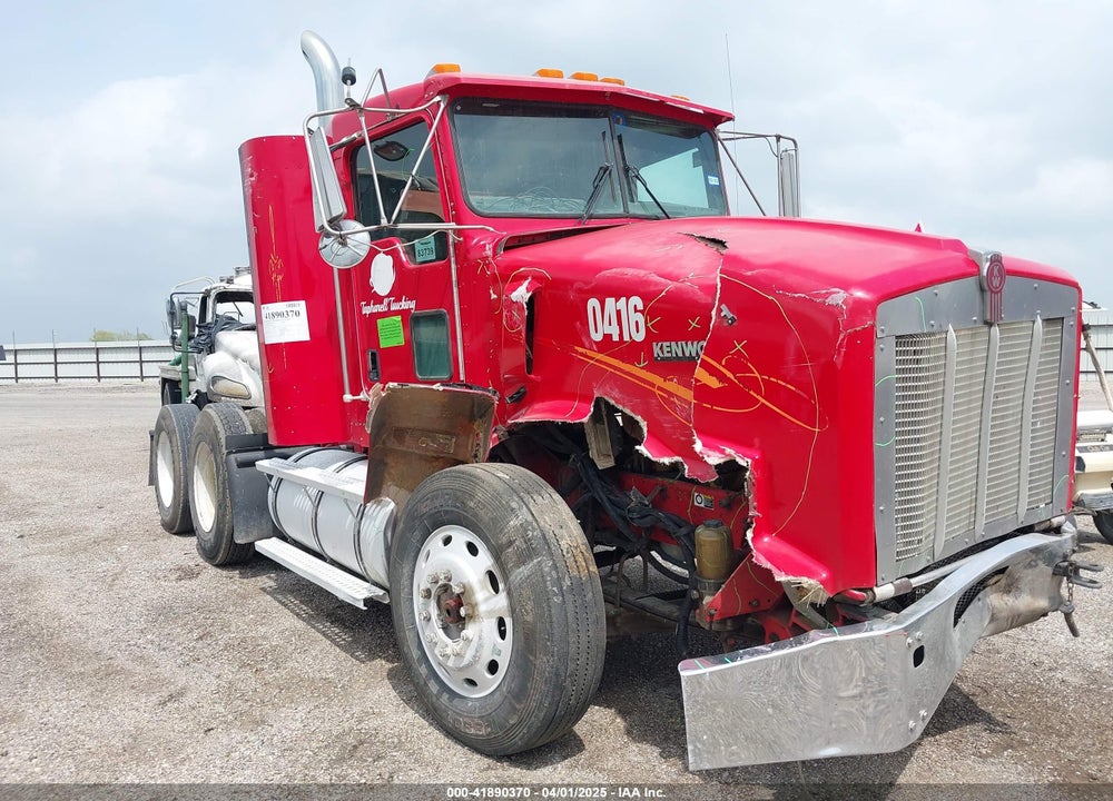 2005 KENWORTH T800 T800 VIN: 1NKDLU9X85J080910