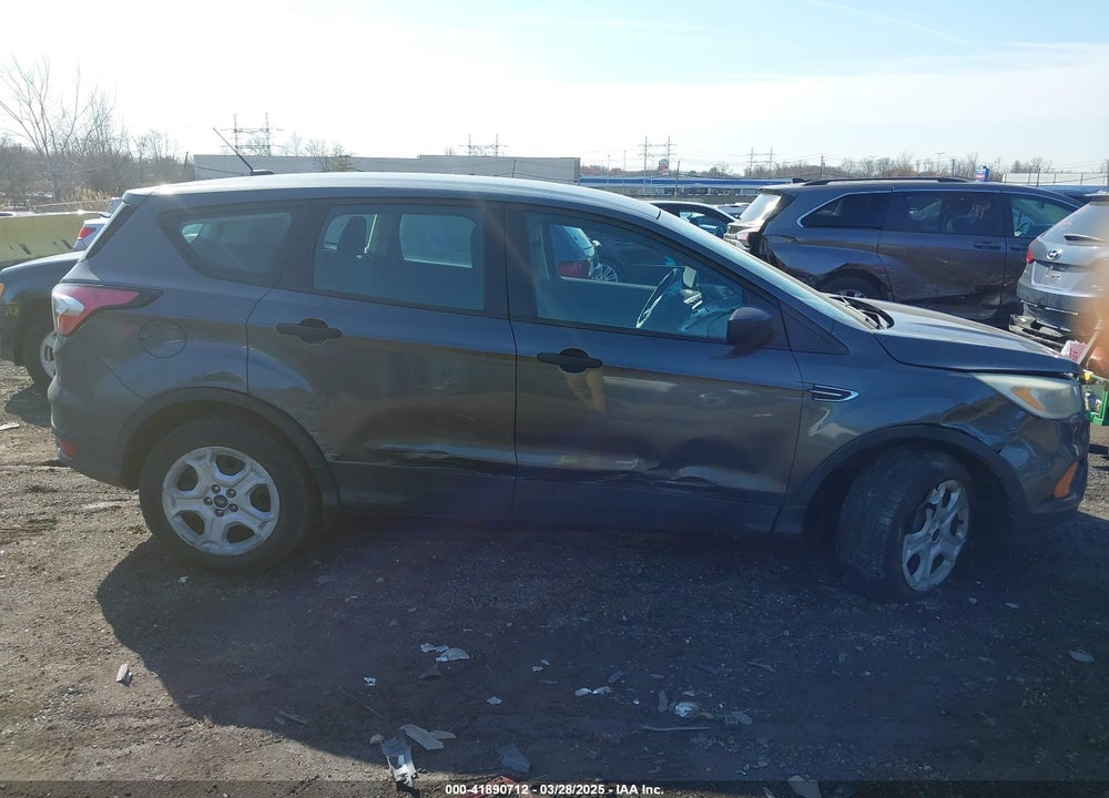 2017 FORD ESCAPE VIN: 1FMCU0F75HUD15558