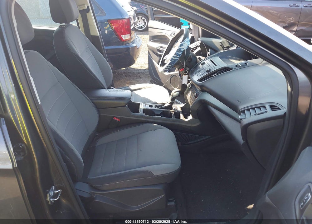 2017 FORD ESCAPE VIN: 1FMCU0F75HUD15558