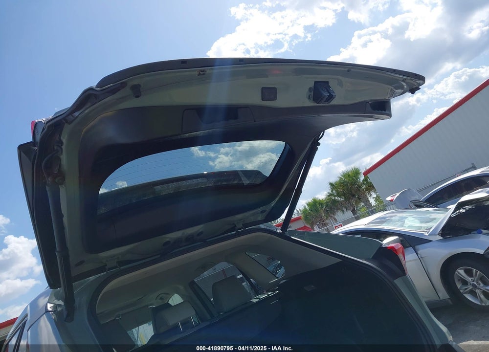 2019 TOYOTA RAV4 XLE PREMIUM VIN: JTMC1RFV5KD014585
