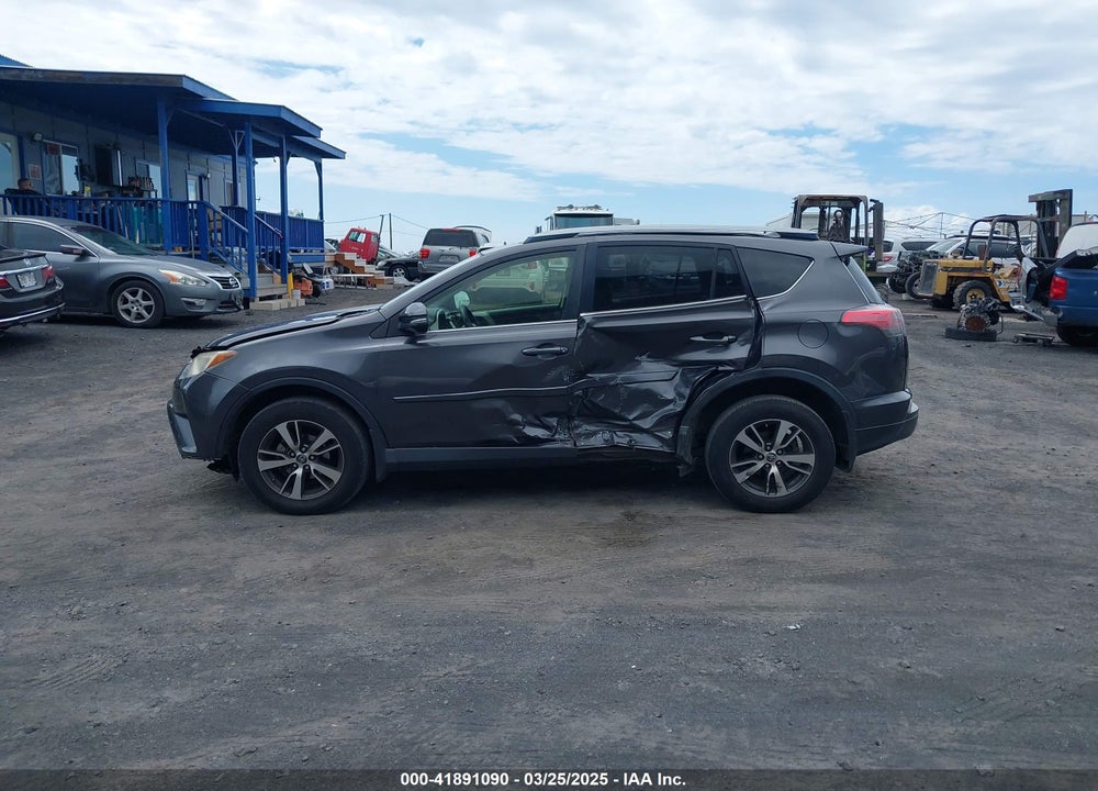 2018 TOYOTA RAV4 XLE VIN: JTMRFREV7JJ177574