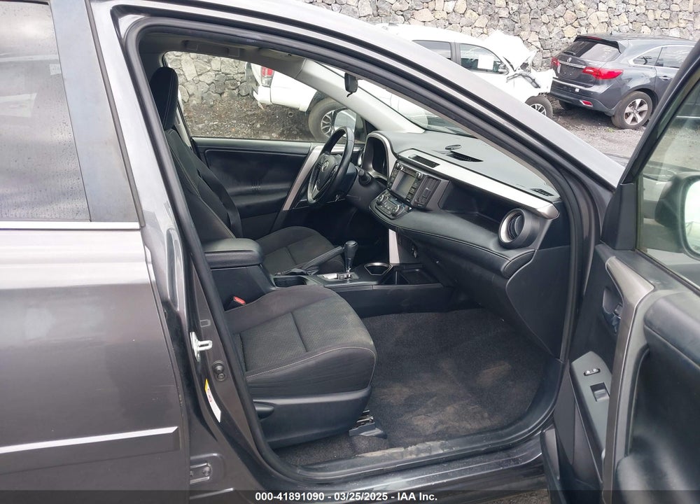 2018 TOYOTA RAV4 XLE VIN: JTMRFREV7JJ177574