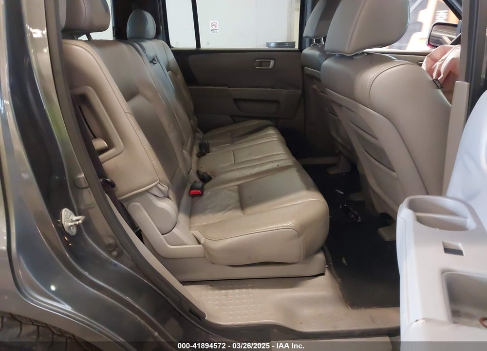 2011 HONDA PILOT VIN: 5FNYF4H59BB027002