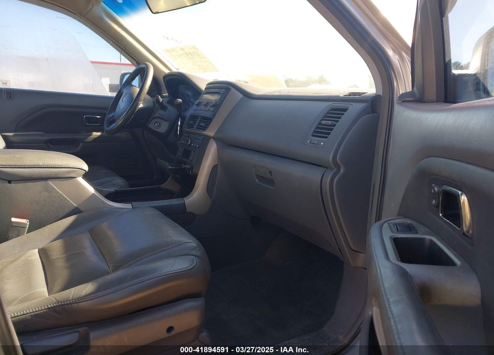 2006 HONDA PILOT EX-L VIN: 5FNYF28536B011100