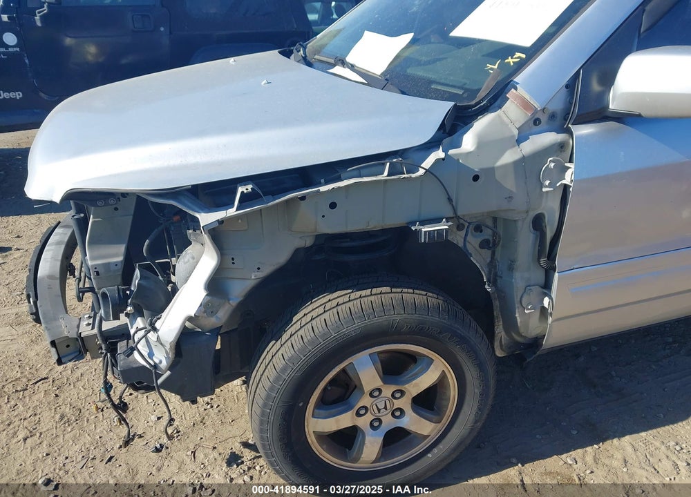 2006 HONDA PILOT EX-L VIN: 5FNYF28536B011100