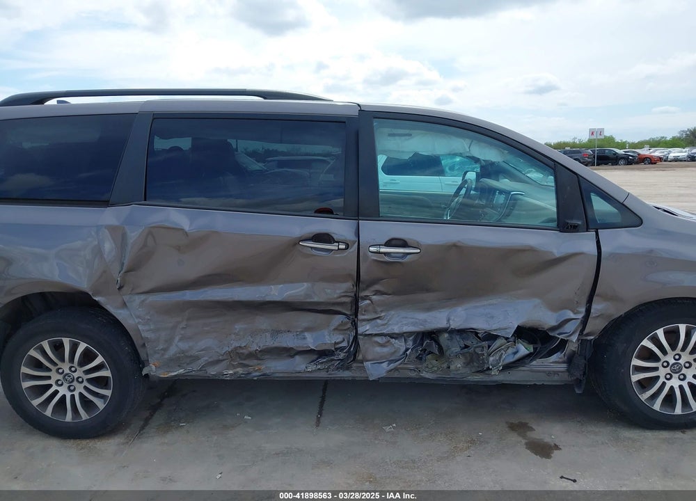 2019 TOYOTA SIENNA XLE 8 PASSENGER VIN: 5TDYZ3DC5KS984521